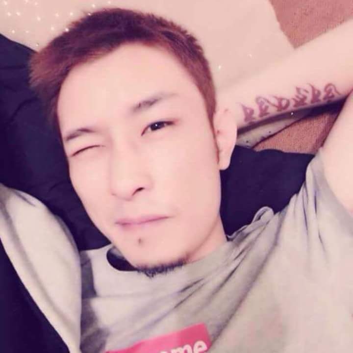 难得拥抱的第一张照片--西安相亲服务中心