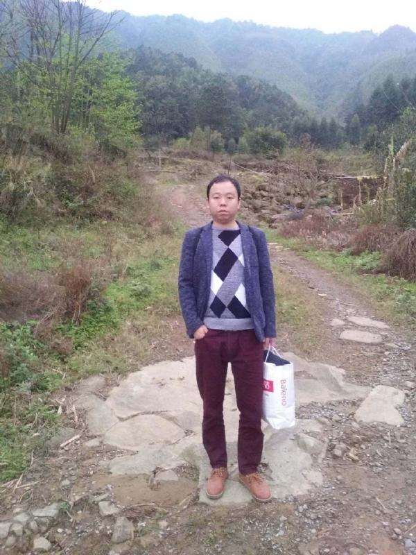 奋斗的第一张照片--西安相亲服务中心