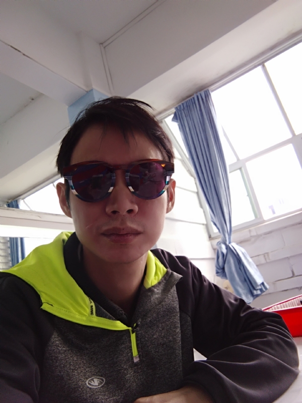 五华移民男的第一张照片--西安相亲服务中心