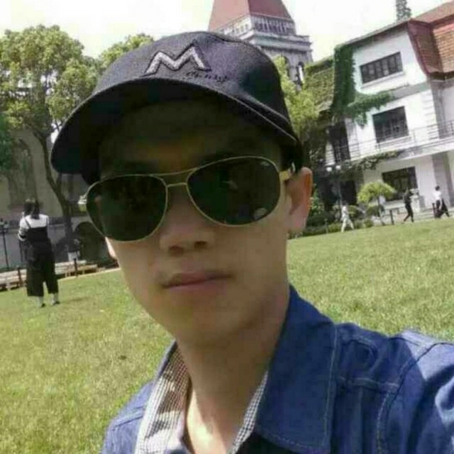 龙小华的第一张照片--西安相亲服务中心