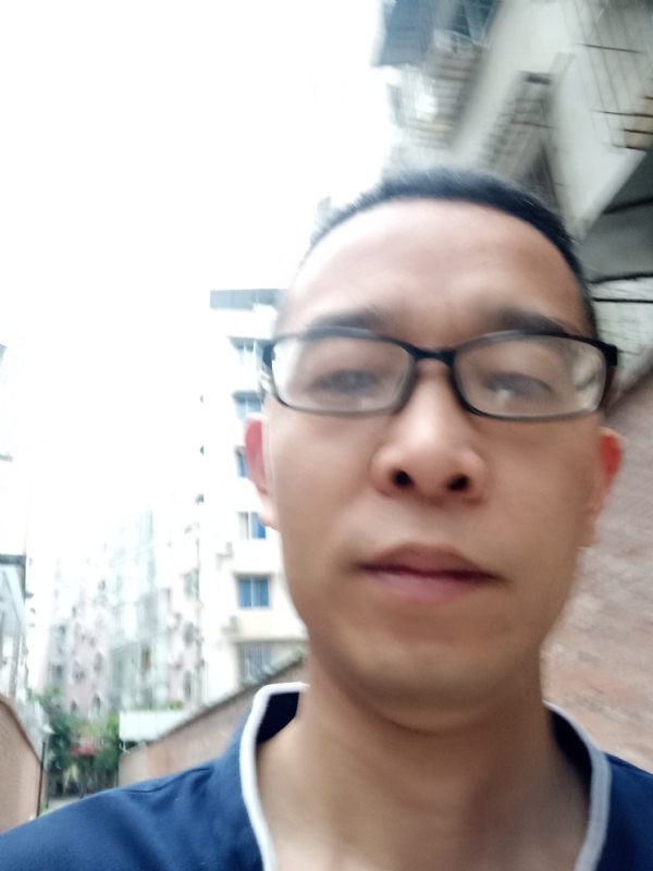眼镜的第一张照片--西安相亲服务中心