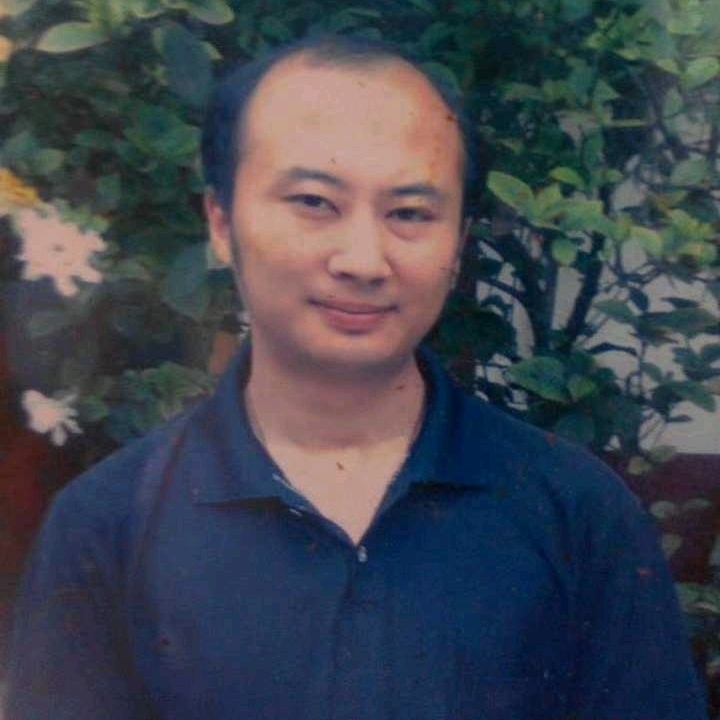 石峰里的生命的第一张照片--西安相亲服务中心