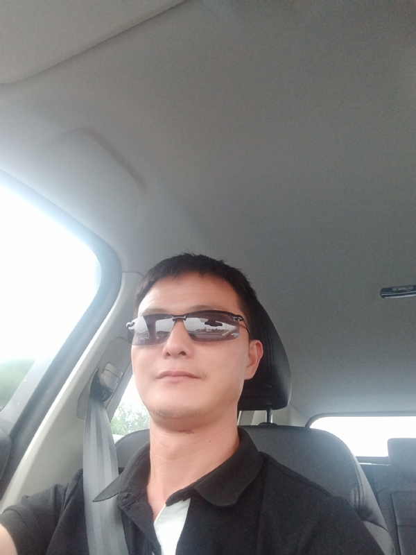孤独的男人的第二张照片--西安相亲服务中心