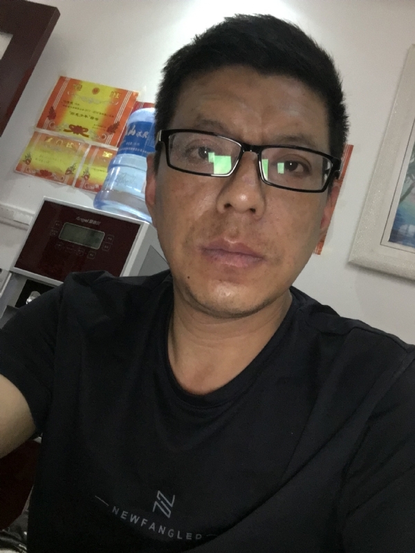 牵手的第三张照片--西安相亲服务中心