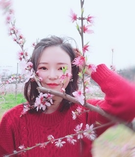 小桌子的第一张照片--西安相亲服务中心