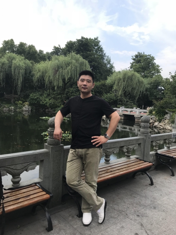 未来可期的第一张照片--西安相亲服务中心