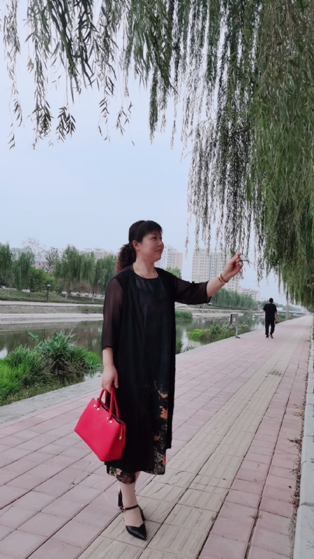 周本玲的第一张照片--西安相亲服务中心