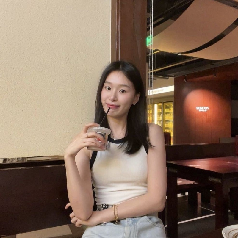 羽毛的第一张照片--西安相亲服务中心